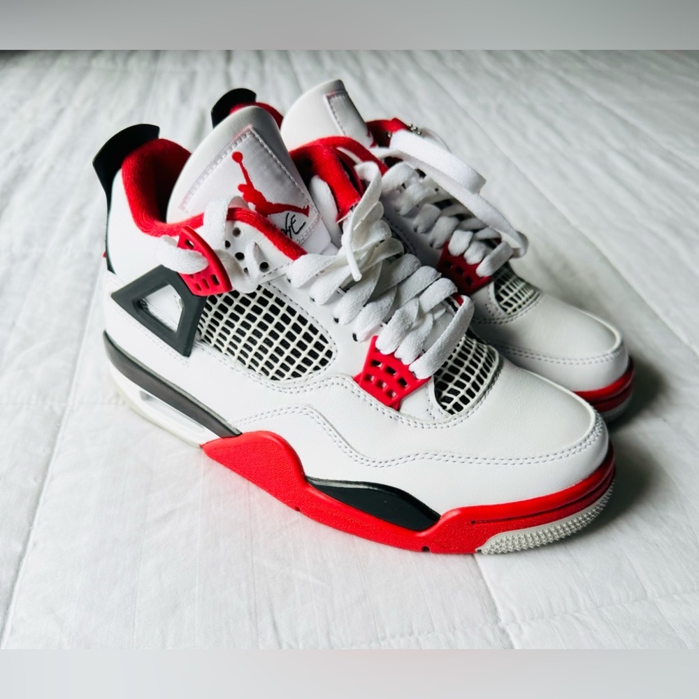 NWT Nike Jordan 4 OG Fire Red 2020 Sneakers Shoes